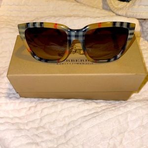 Burberry Luxury Name Brand Sunglasses Shades
